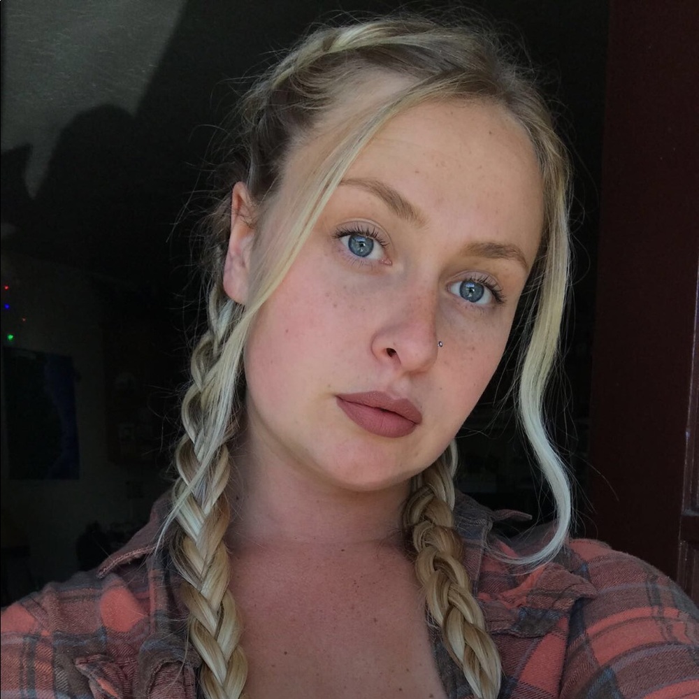 Meet your Posher, Hollin